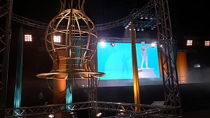 Location set dress